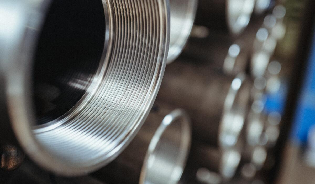 Innengewindete Zylinderrohre für Hydraulikzylinder in der Fertigung bei GK Hydraulik